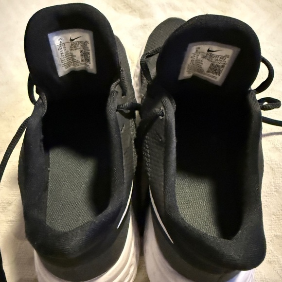 Nike Revolution Women’s Black Running Shoes Excellent Condition - Picture 4 of 7
